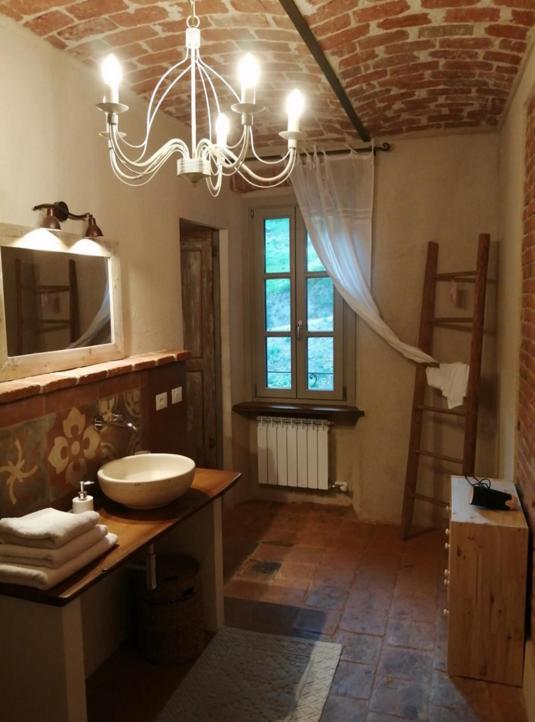 مبيت وإفطار Cinzano La Casa In Collina المظهر الخارجي الصورة